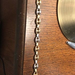 Beautiful Gucci bracelet 9k gold